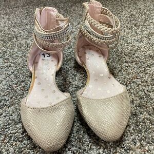 Girls tan/gold dress shoes